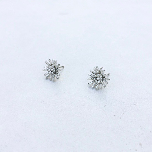 シルバーアクセサリー お花ピアス -Silver 2枚目の画像