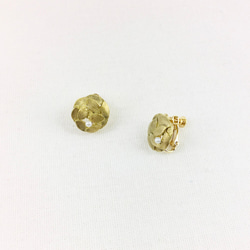 真鍮アクセサリー「重なる葉 イヤリング」 1枚目の画像
