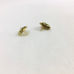 真鍮アクセサリー「重なる葉 ピアス」 3枚目の画像